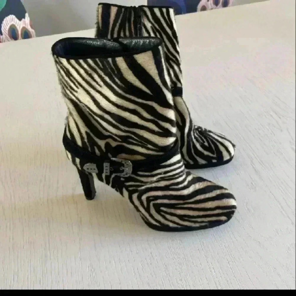 RARE VINTAGE Stuart Weitzman Zebra Print Ankle Boots, size 8 - Picture 4 of 15